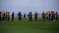 Uji Coba Tambahan dan Talenta Muda Bali United Jadi Sorotan Jansen Jelang Super League 2025 / 2026