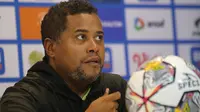 BRI Super League: Keok dari Persik, Pelatih PSBS Divaldo Alves Merasa Kesal dengan Wasit VAR